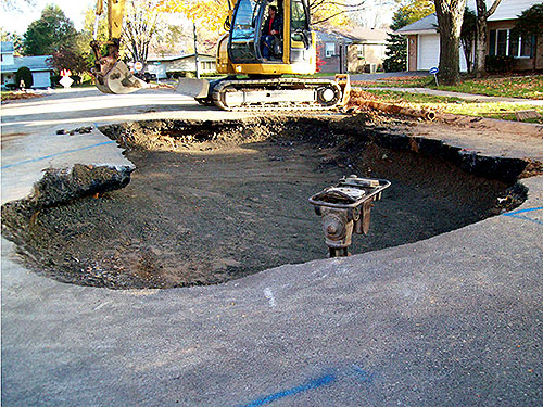 23415pa-mainbreak_devonshire_sinkhole-med